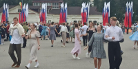 У Дворца культуры БМЗ прошел арт-парад «Брянский край – немеркнущая слава!» - Новый Путь